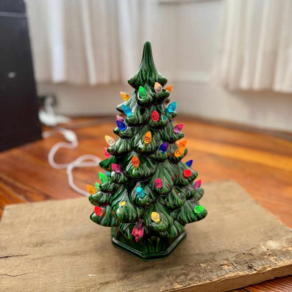 Vintage Holland Mold Christmas tree w dove lights 12”
